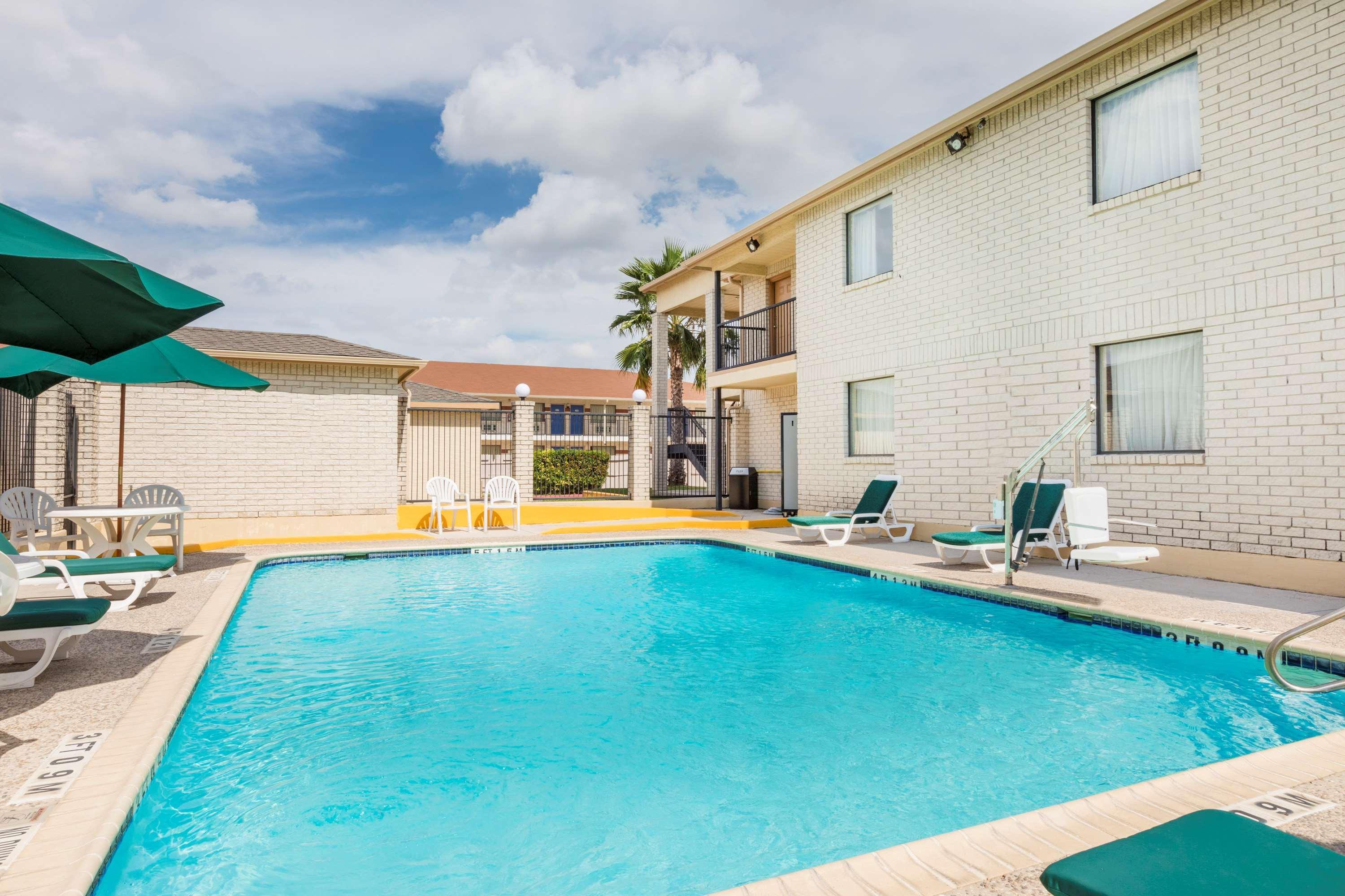 Super 8 By Wyndham San Antonio At I-10 Exterior foto