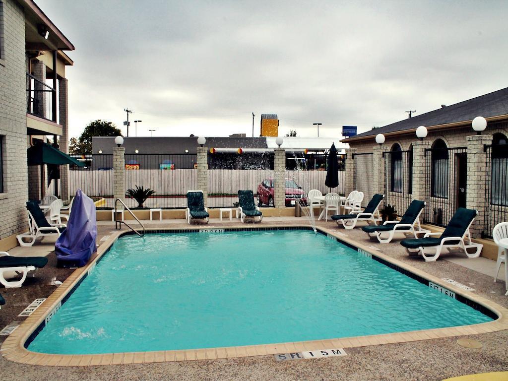 Super 8 By Wyndham San Antonio At I-10 Exterior foto