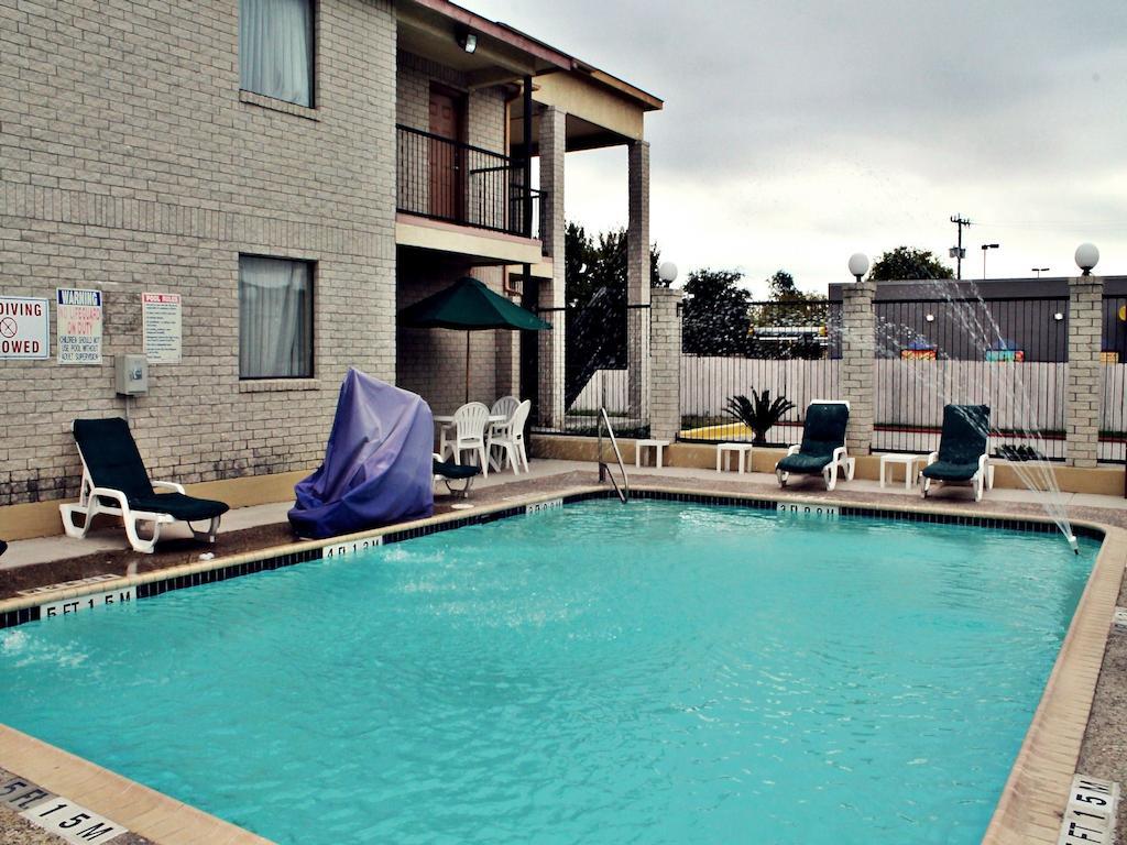 Super 8 By Wyndham San Antonio At I-10 Exterior foto